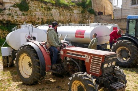 وكالة بيت مال القدس تختتم مشروع "صمود" الزراعي في قرى محافظة القدس